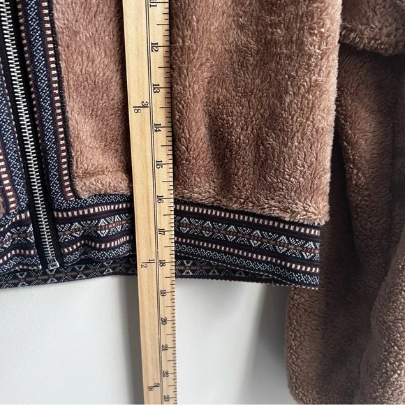 Earthbound Cropped Sherpa Jacket Size Large, Brown, EUC - Picture 4 of 9